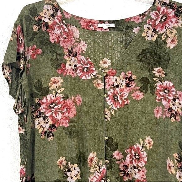 Maurices Womens Green and Pink Floral Short Sleeve Blouse Size XL - Picture 3 of 5